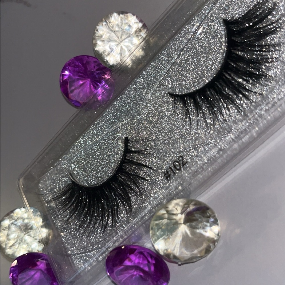 False lashes - Picture 3 of 4